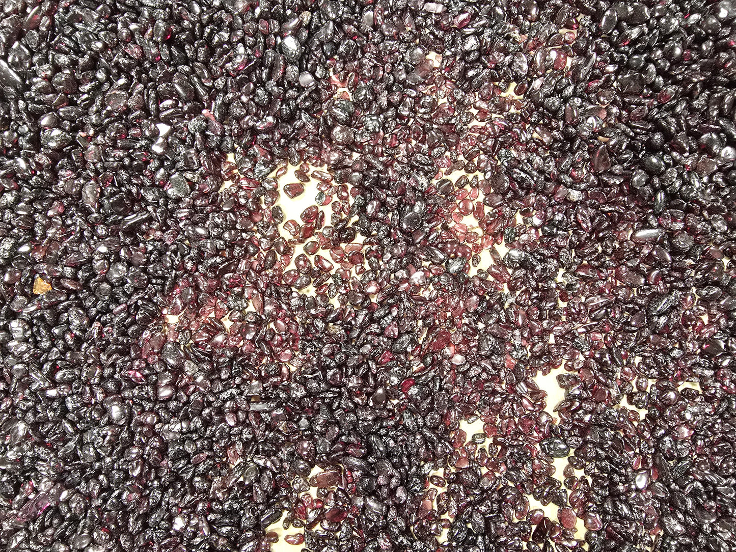 Tumbled Garnet Crystal Chips Bulk